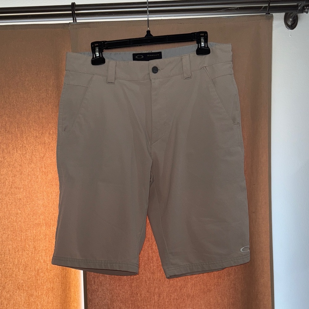 Oakley Men's Beige Golf Shorts